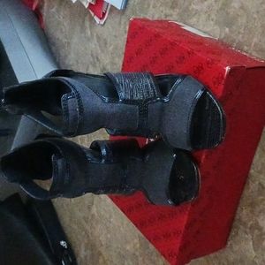 Tory Burch Navy Heels